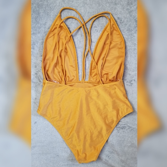 One piece bathing suit - Picture 2 of 3